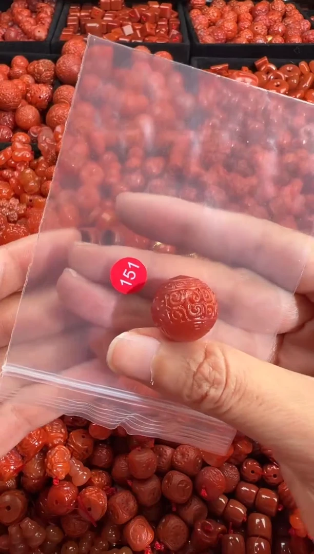 南红玛瑙未镶嵌颈饰1