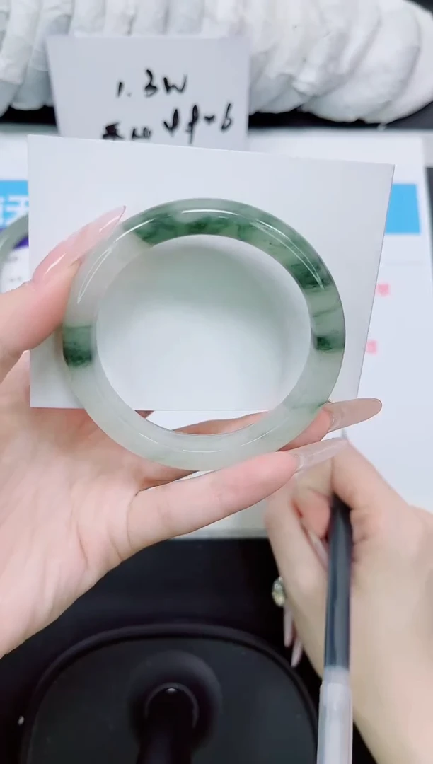 石英质玉手镯未镶嵌83