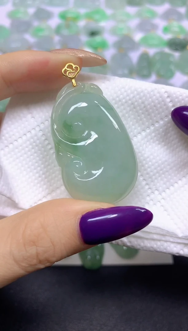 颈饰未镶嵌翡翠