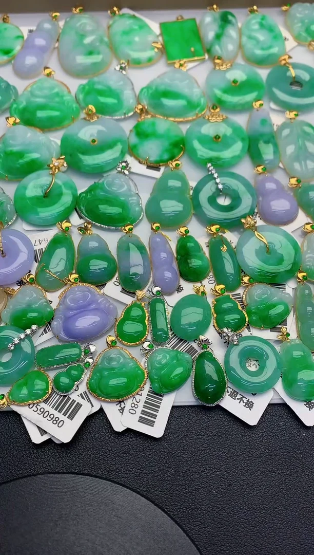 颈饰18K金镶嵌翡翠缅甸天然翡翠A货