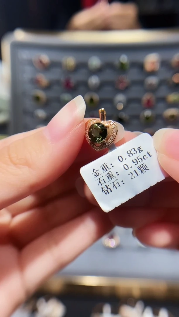 颈饰18K金镶嵌碧玺0.95.