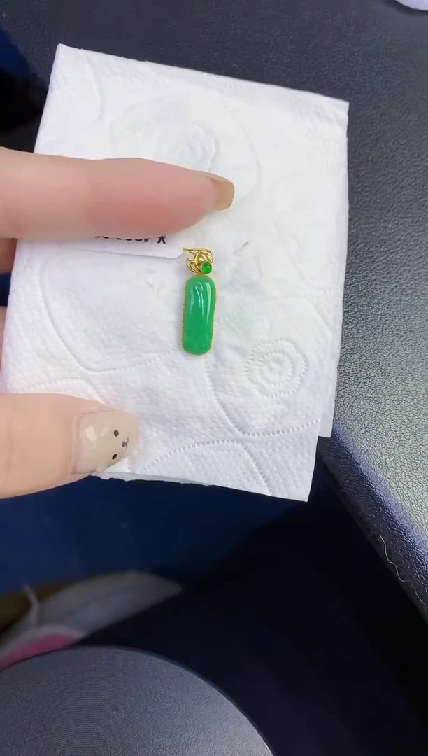 颈饰18K金镶嵌翡翠缅甸天然翡翠A货