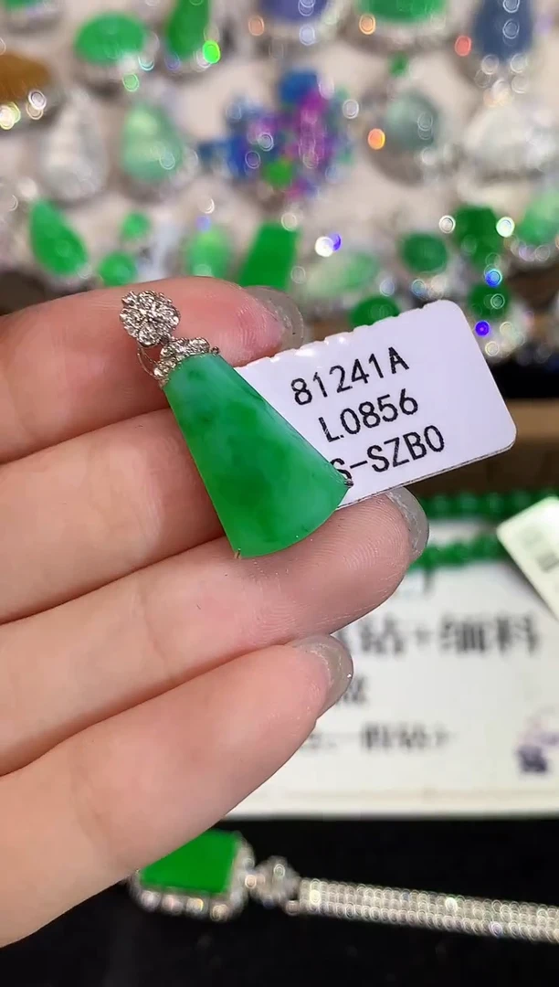 吊坠(不含链)18K金镶嵌翡翠0856多样性发其一