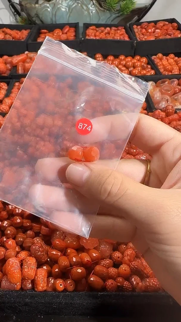 颈饰未镶嵌南红玛瑙1