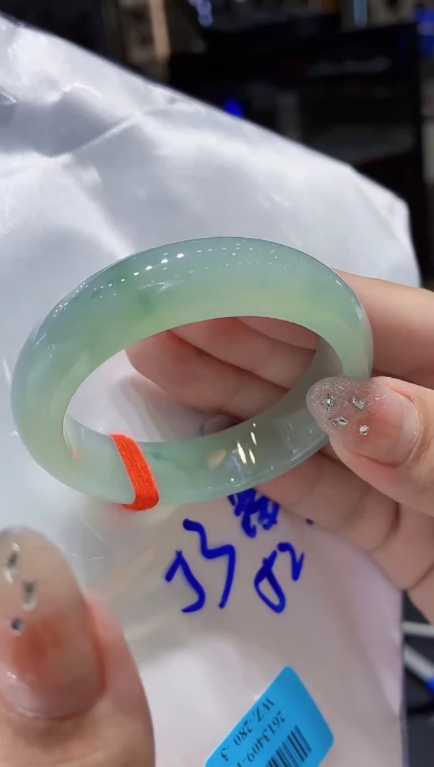 未镶嵌手镯翡翠翡翠手镯53贵