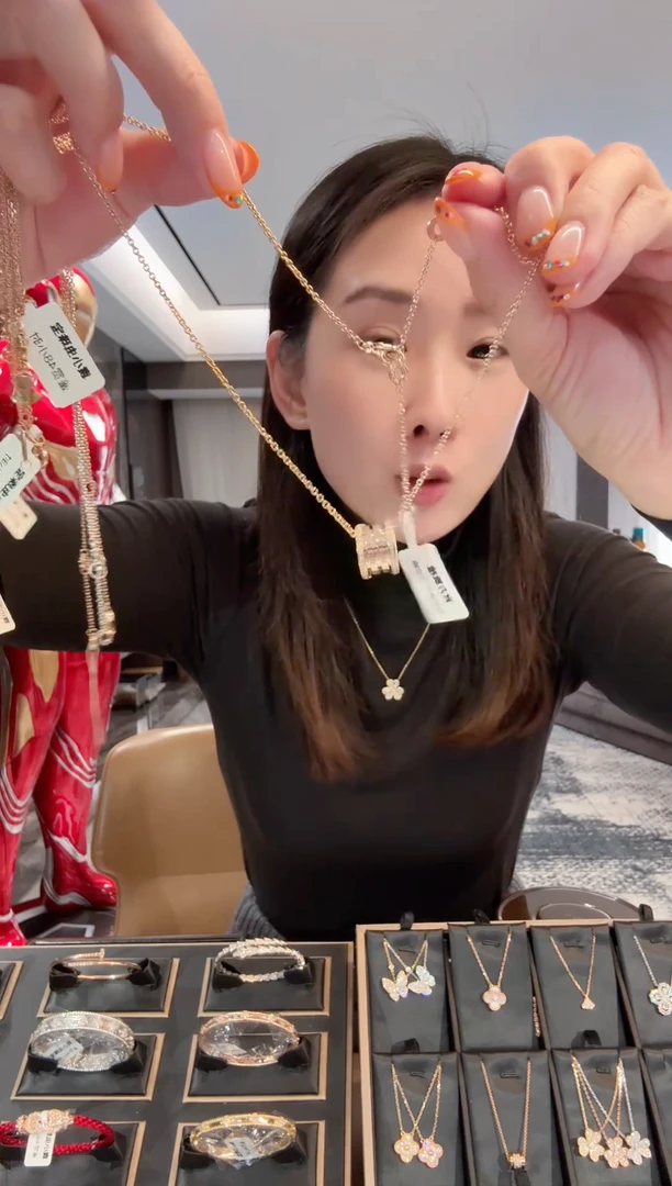 颈饰18K金镶嵌钻石弹簧边钻项链玫瑰金