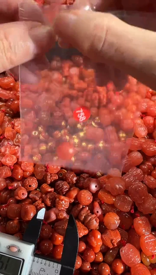 【闪购商品】南红玛瑙颈饰未镶嵌1