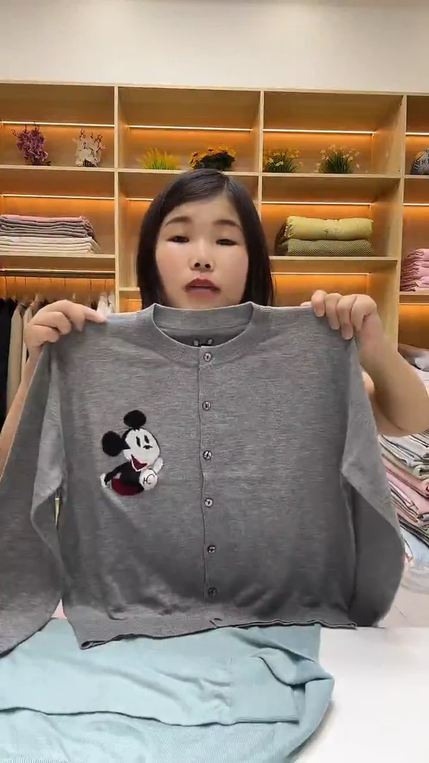 灰色  开衫