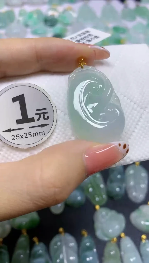 颈饰18K金镶嵌翡翠天然翡翠A货
