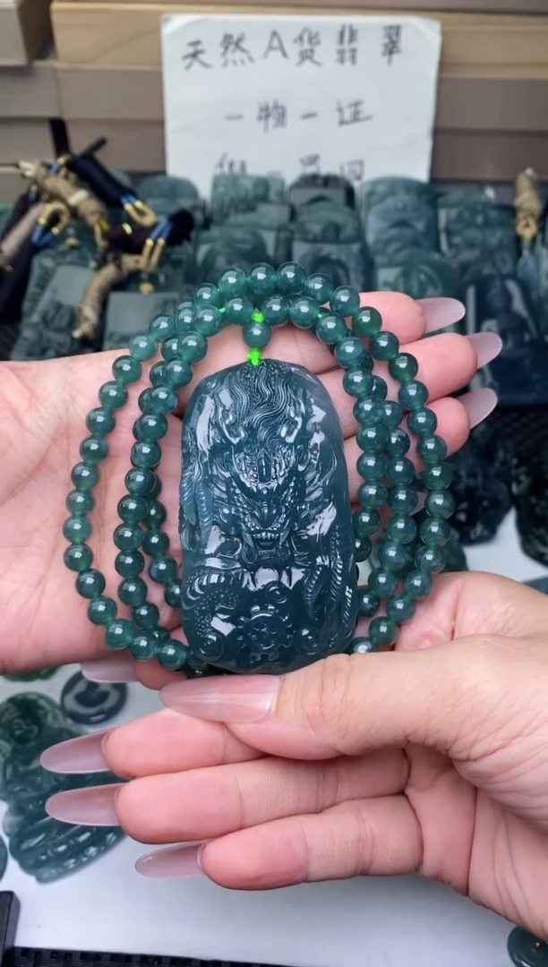 颈饰未镶嵌翡翠