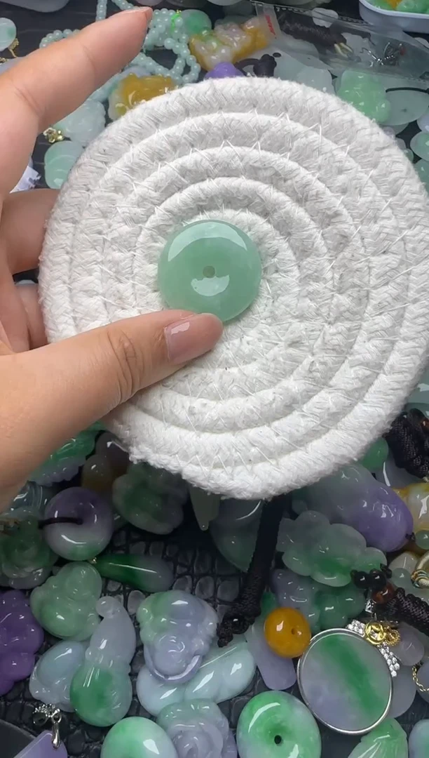 颈饰未镶嵌翡翠缅甸翡翠吊坠