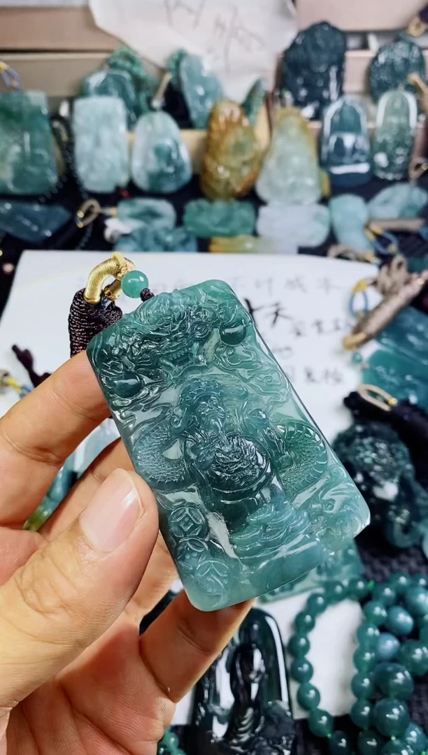 翡翠未镶嵌颈饰