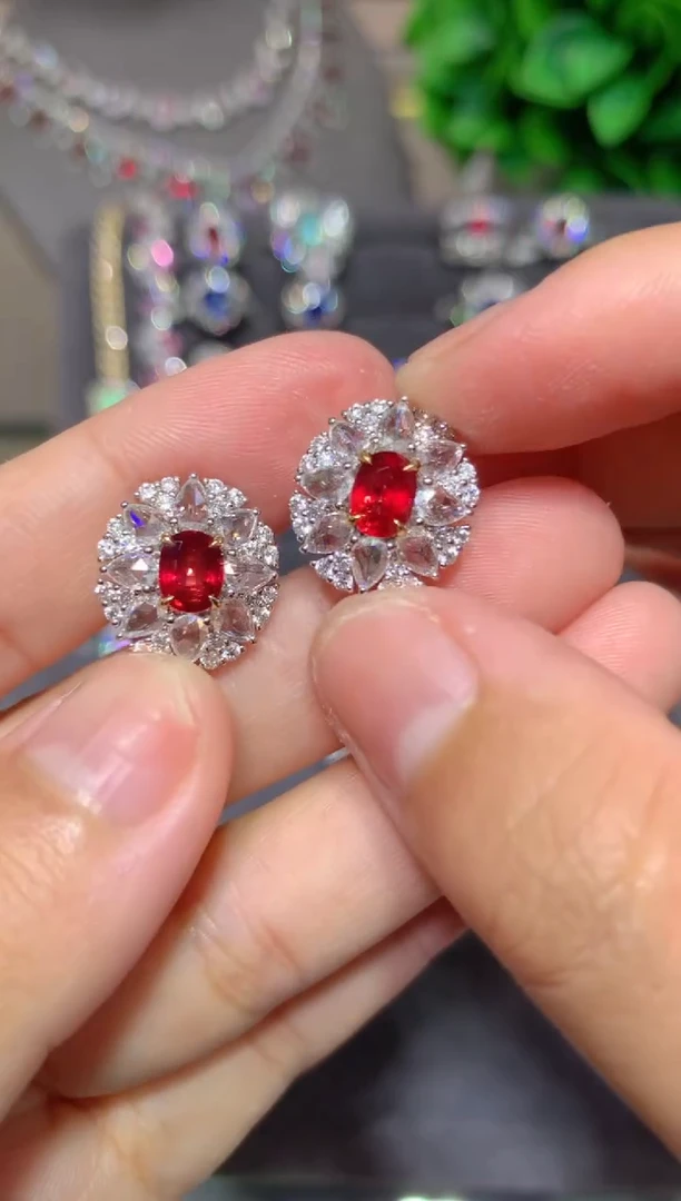 18K金镶嵌耳钉红宝石1.55ct