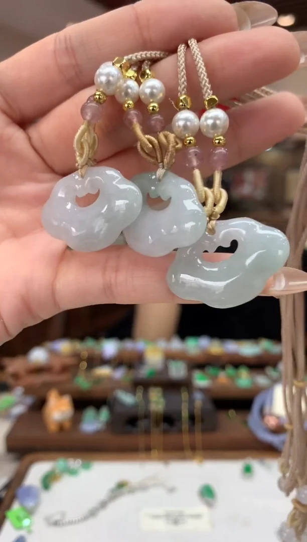 【闪购商品】翡翠吊坠(不含链)未镶嵌如意锁多样性发货1件