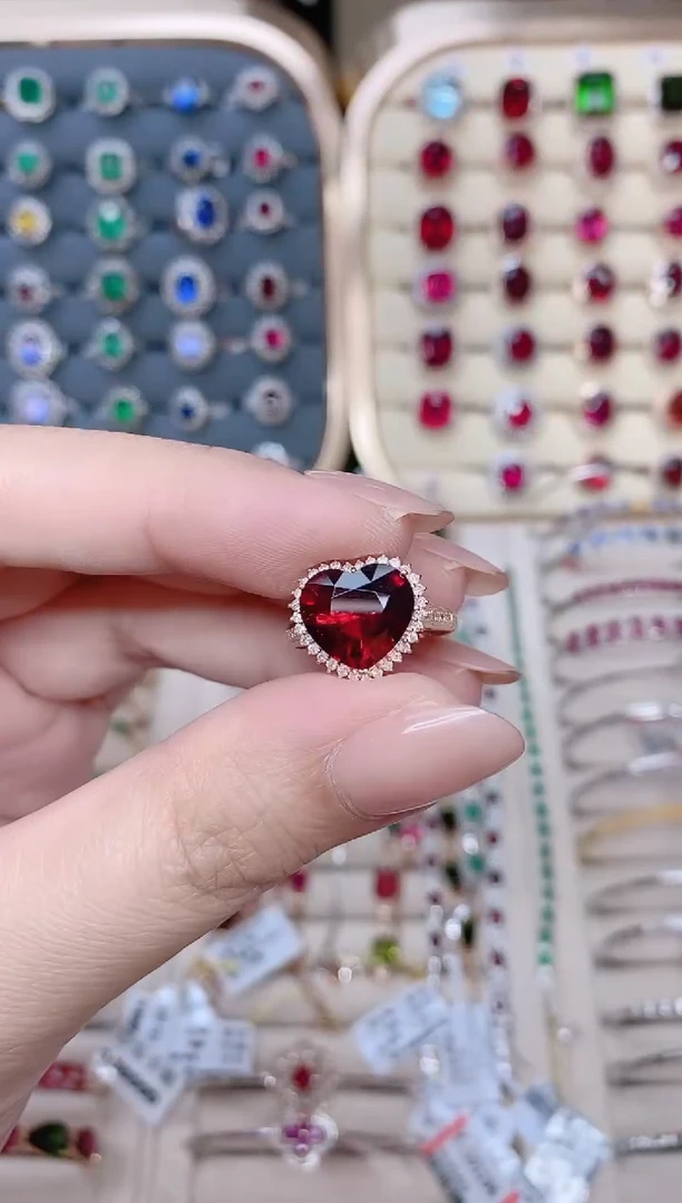 18K金镶嵌碧玺戒指碧玺4.5CT