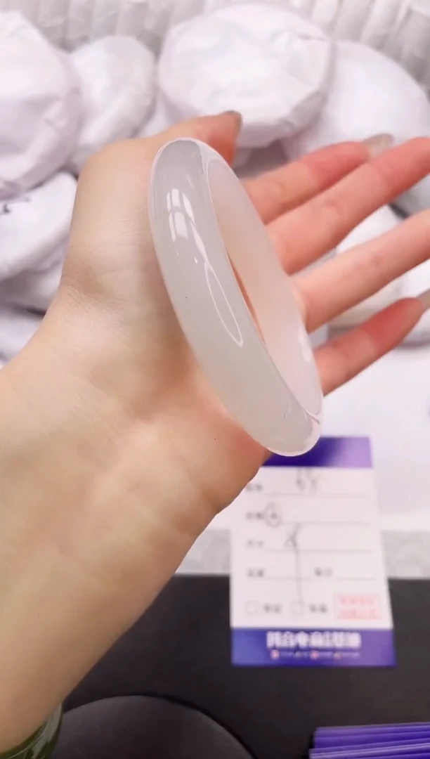 【闪购商品】石英质玉手镯未镶嵌26K68-58