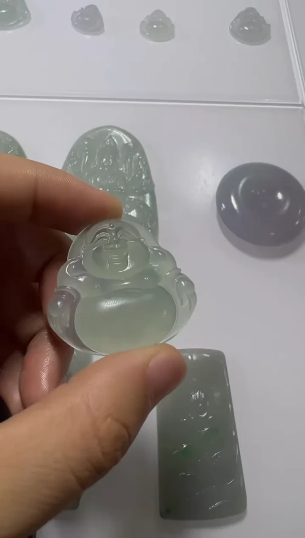 未镶嵌定制翡翠佛公