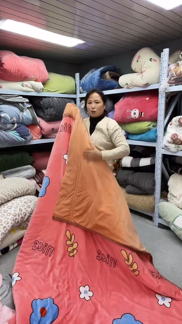 牛奶绒200+230被子6斤多。