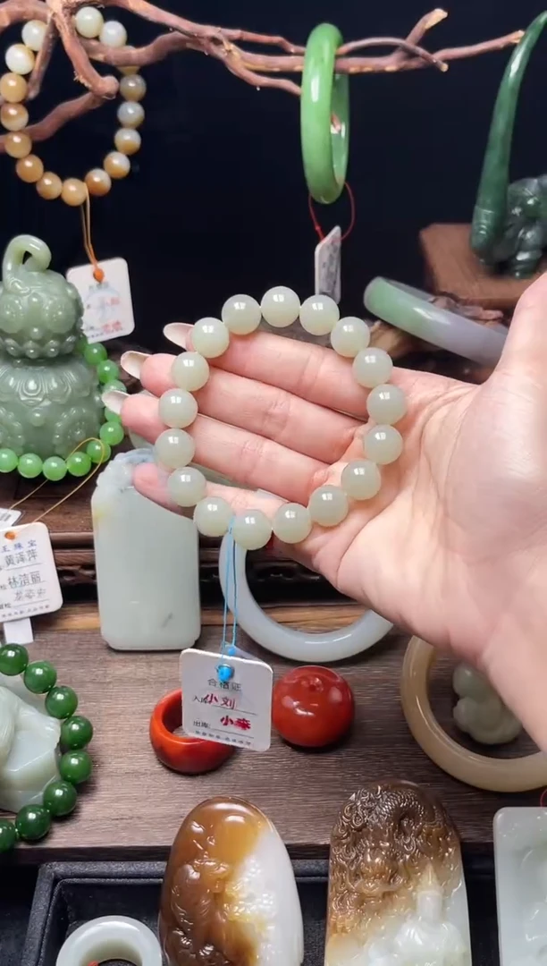 手串未镶嵌和田玉卡12且末青白 圆珠9009278有瑕疵