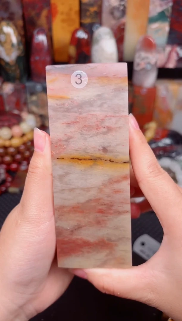 玉桂林鸡血玉素章摆件3