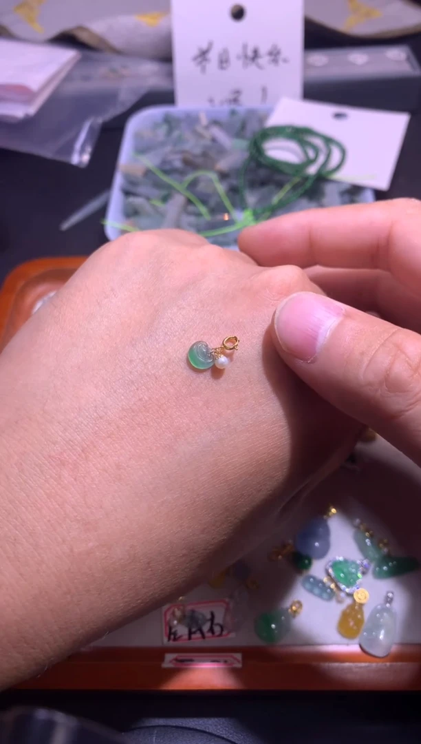 翡翠18K金镶嵌吊坠(不含链)1