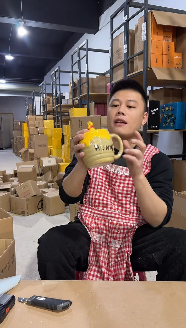 【闪购商品】杯陶瓷维尼带盖杯