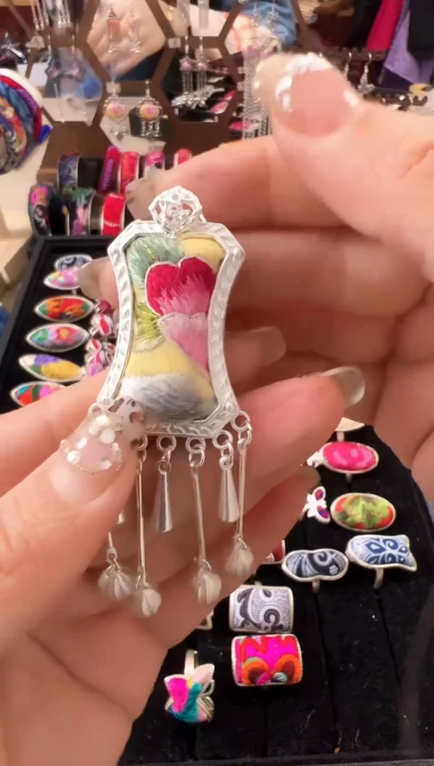 【闪购商品】织绣民族风老绣饰品331