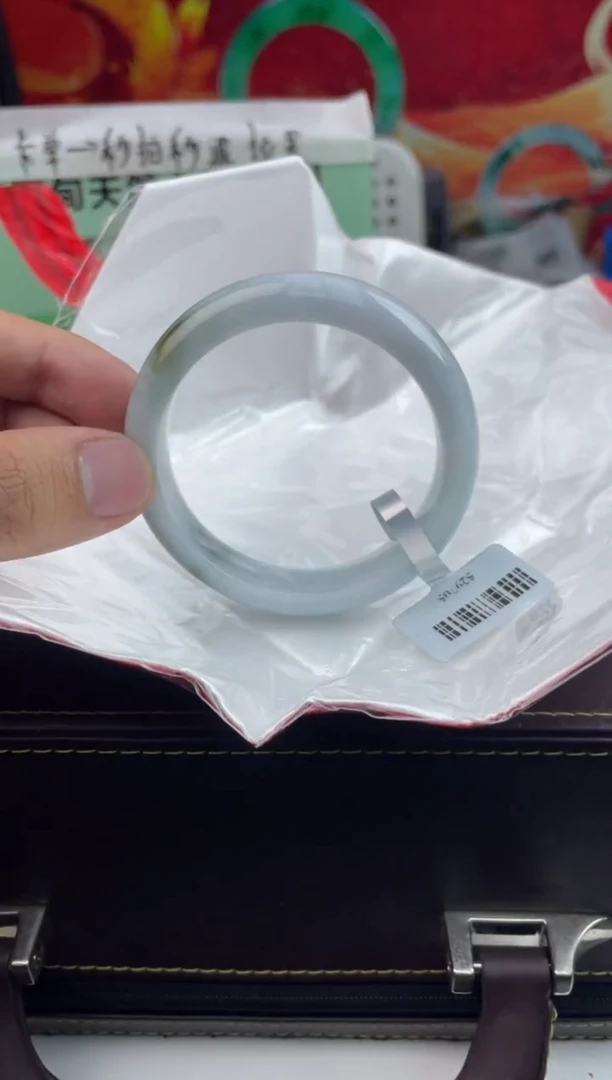 【闪购商品】翡翠手镯未镶嵌10翡翠手镯（微瑕）