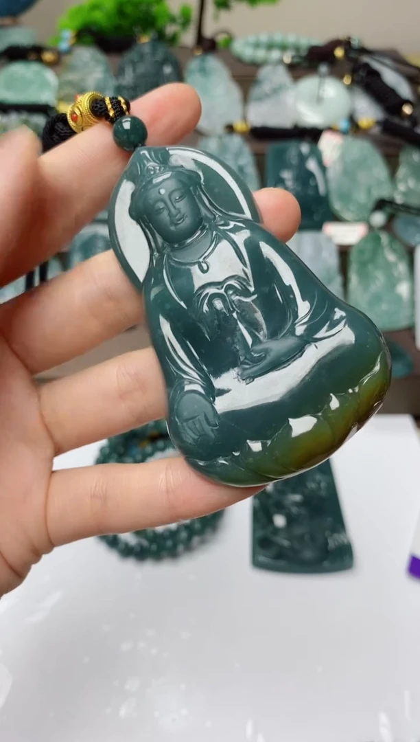 翡翠未镶嵌颈饰