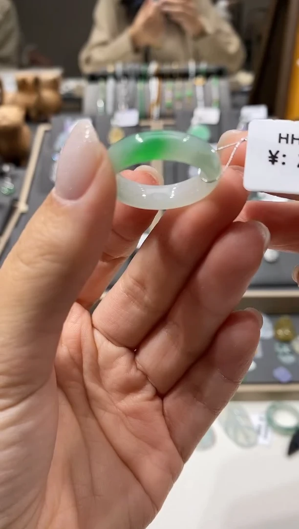 颈饰未镶嵌翡翠戒圈 17圈