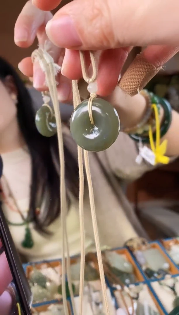 颈饰未镶嵌和田玉25MM深色平安扣和田玉项链