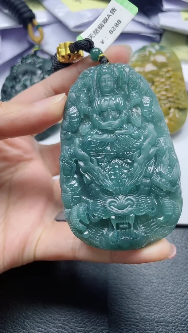 翡翠未镶嵌颈饰