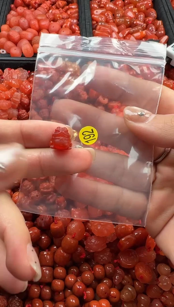 【闪购商品】南红玛瑙颈饰未镶嵌1