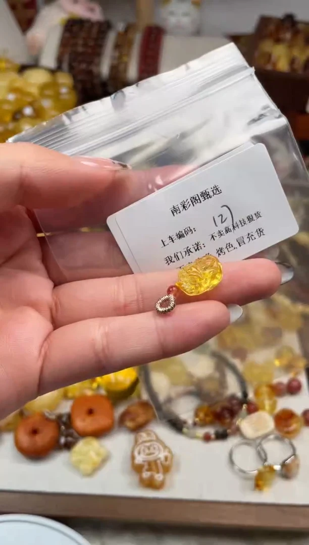 【闪购商品】琥珀裸石未镶嵌127，