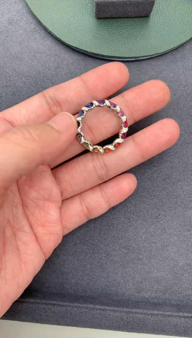 【闪购商品】彩色蓝宝石戒指18K金镶嵌彩蓝宝戒指