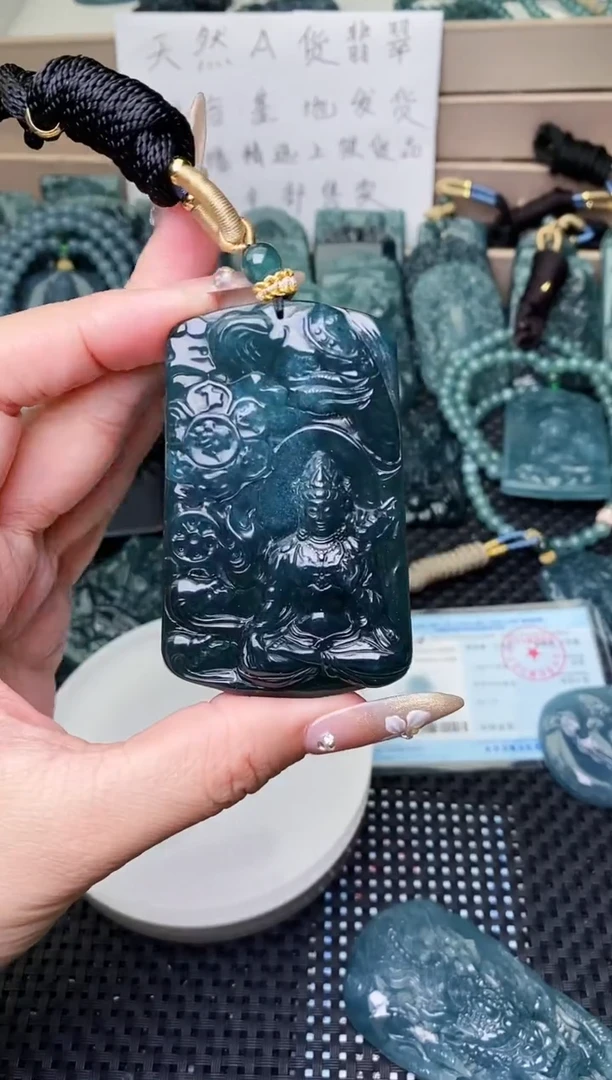颈饰未镶嵌翡翠