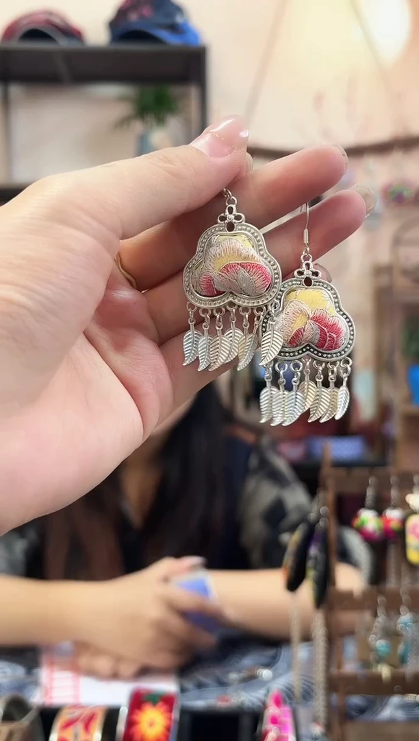 织绣民族风非遗老绣饰品
