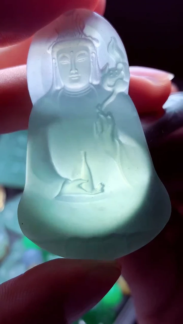 未镶嵌定制翡翠只***?翡翠毛货定制