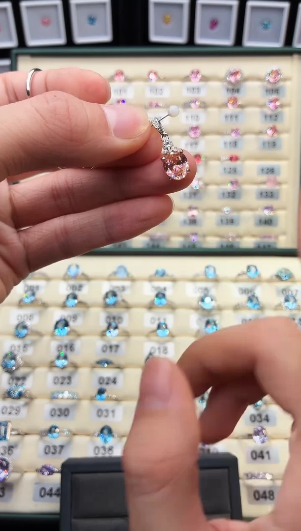 吊坠(赠链)彩色蓝宝石银S925镶嵌1111