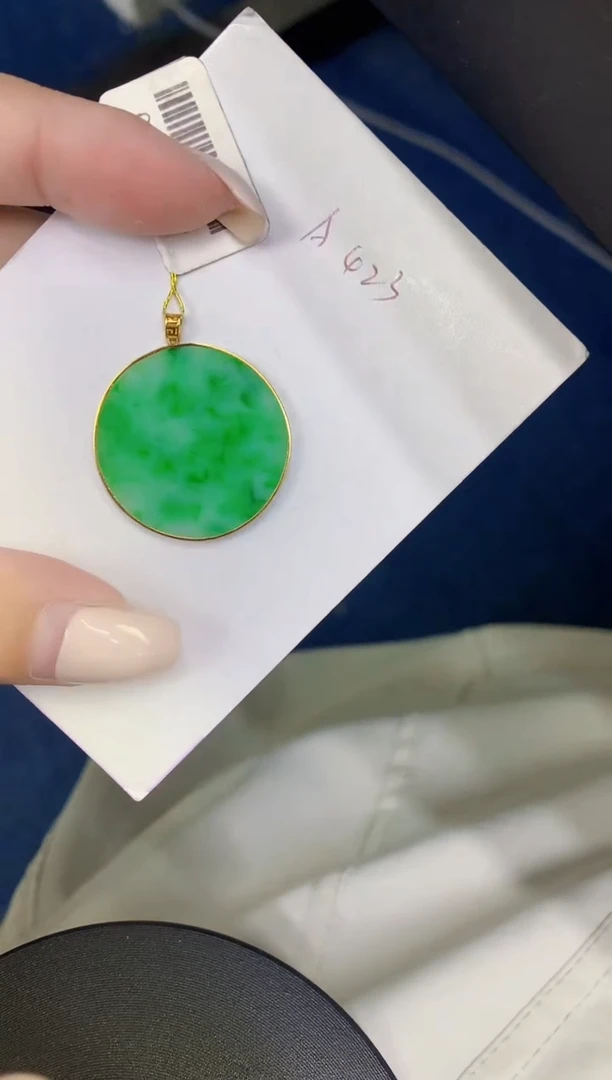 颈饰18K金镶嵌翡翠缅甸天然翡翠A货