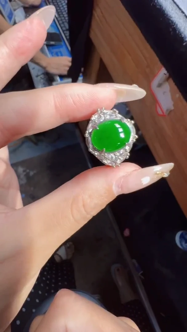 未镶嵌定制翡翠翡翠A货有轻微色差属于正常现象，戒指多样性发货1
