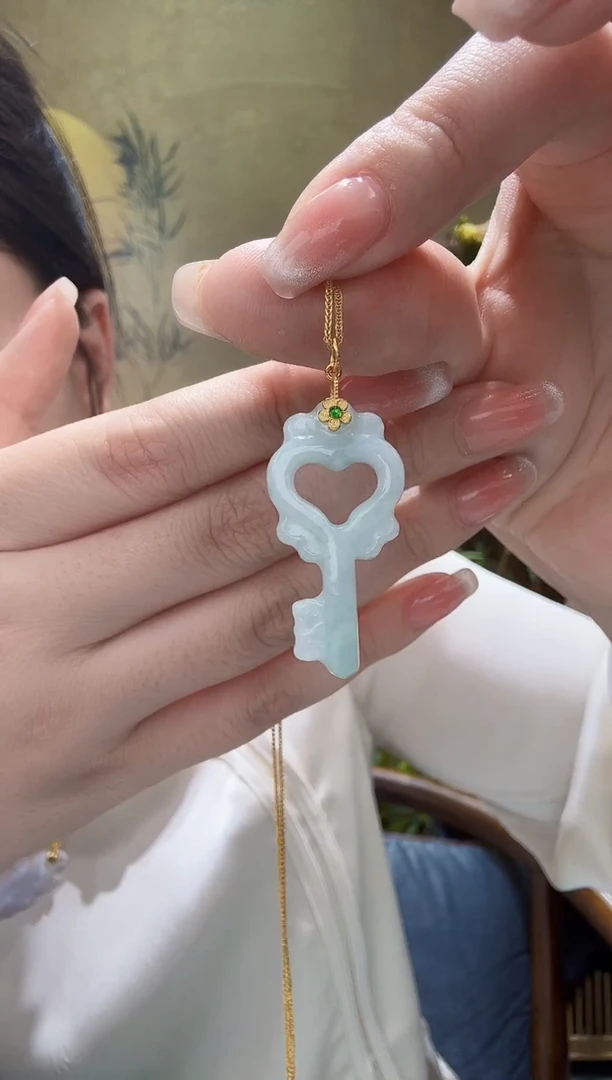 翡翠未镶嵌颈饰吊坠