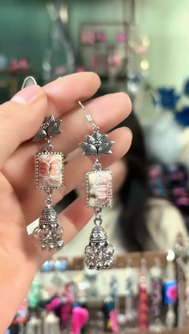 彩云南阁非遗老绣饰品121