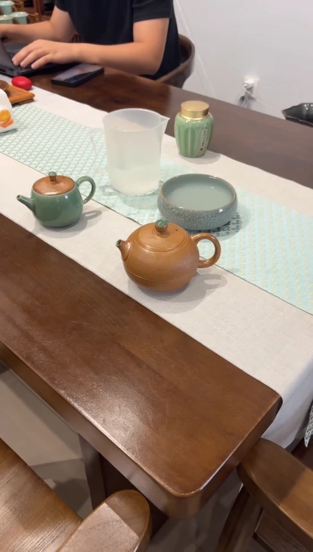 龙泉青瓷跳刀西施壶加礼盒