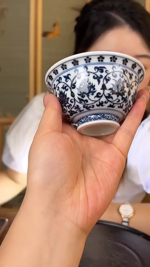 摆件常年展缠枝莲小压手