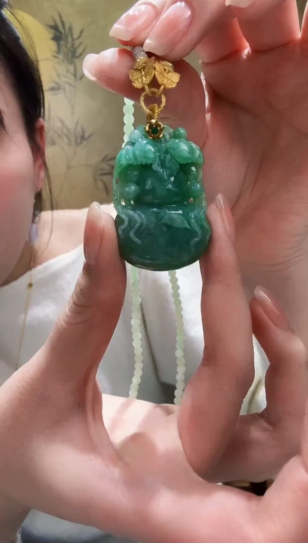 颈饰未镶嵌翡翠吊坠