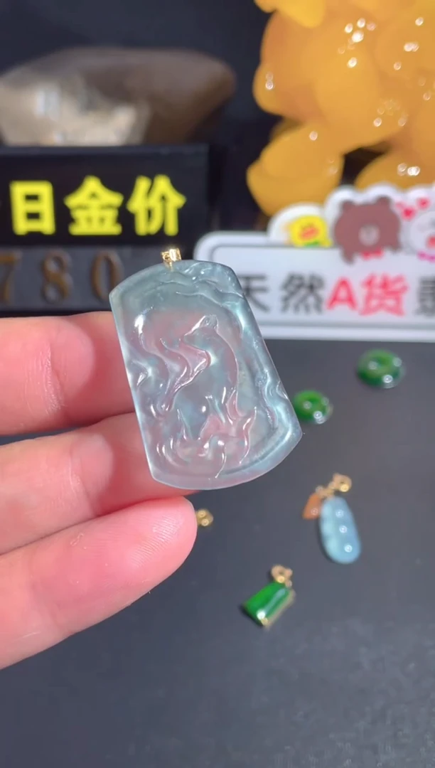 翡翠18K金镶嵌颈饰