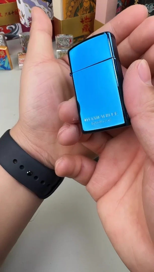 铜纤巧蓝钛绅士