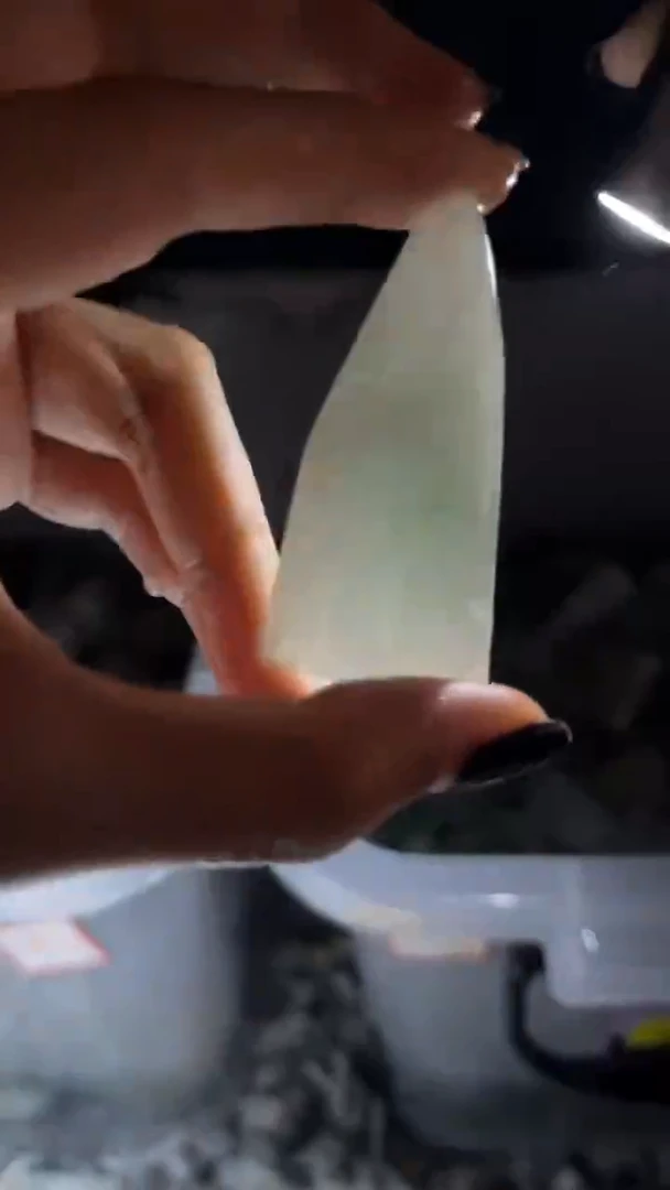 翡翠挂件未镶嵌翡翠