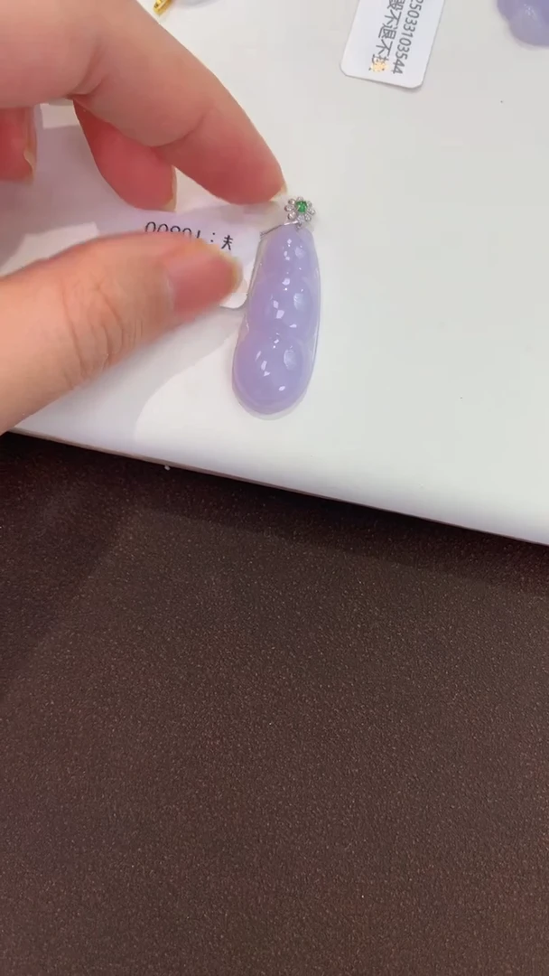 翡翠18K金镶嵌颈饰天然缅甸a货翡翠